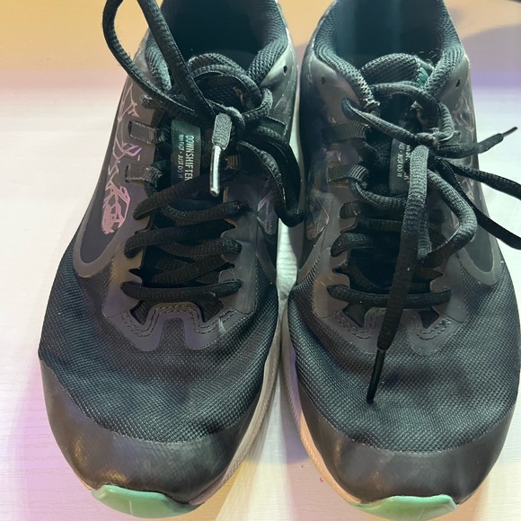 Girls Nike running shoes - Picture 1 of 6